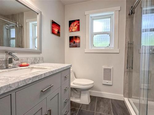 1307 Sunrise Dr, French Creek, BC - Indoor Photo Showing Bathroom