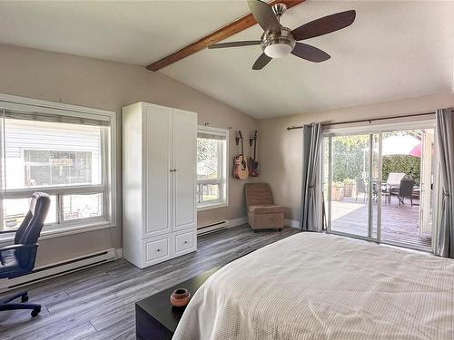 1307 Sunrise Dr, French Creek, BC - Indoor Photo Showing Bedroom
