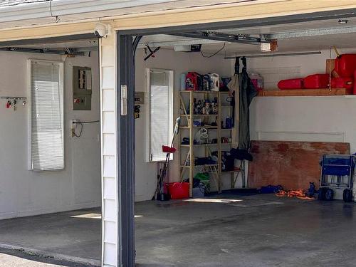 1307 Sunrise Dr, French Creek, BC - Indoor Photo Showing Garage