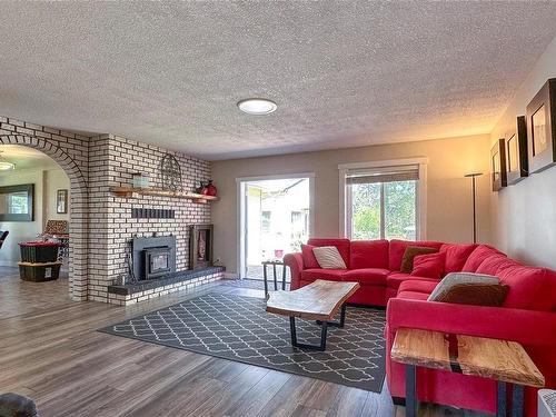 1307 Sunrise Dr, French Creek, BC - Indoor Photo Showing Living Room With Fireplace