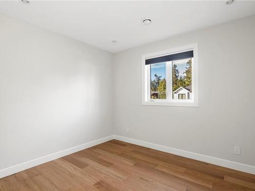2576 Arbutus Rd, Saanich, BC - Indoor Photo Showing Other Room
