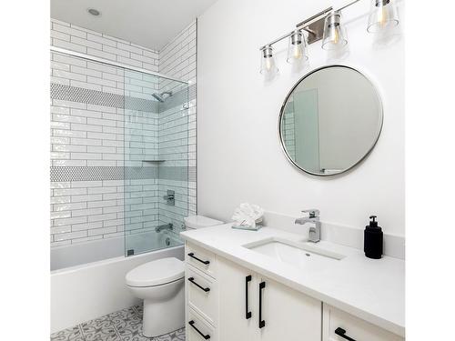 2576 Arbutus Rd, Saanich, BC - Indoor Photo Showing Bathroom