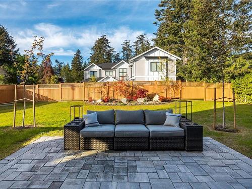 2576 Arbutus Rd, Saanich, BC - Outdoor With Deck Patio Veranda With Backyard