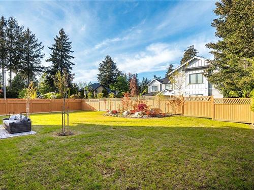 2576 Arbutus Rd, Saanich, BC - Outdoor With Backyard