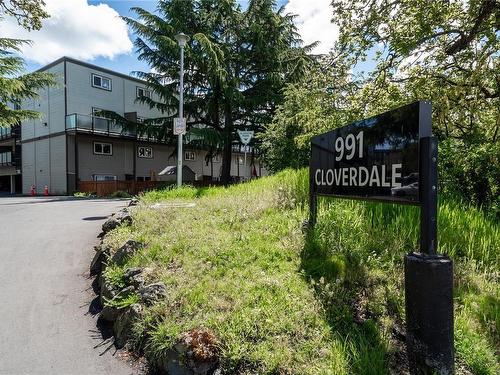 210-991 Cloverdale Ave, Saanich, BC - Outdoor