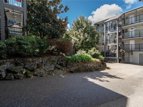 210-991 Cloverdale Ave, Saanich, BC - Outdoor With Balcony
