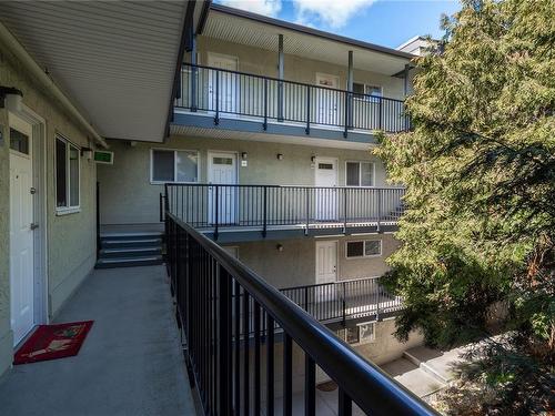 210-991 Cloverdale Ave, Saanich, BC - Outdoor With Balcony With Exterior