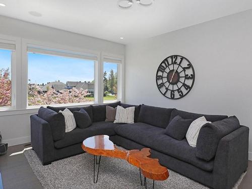 2801 Royal Vista Way, Courtenay, BC - Indoor Photo Showing Living Room