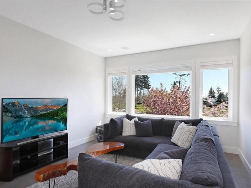 2801 Royal Vista Way, Courtenay, BC - Indoor Photo Showing Living Room