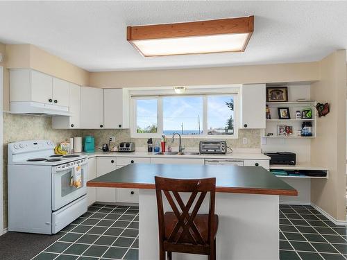 770 Ralph Hutton Dr, Campbell River, BC - Indoor Photo Showing Kitchen With Double Sink