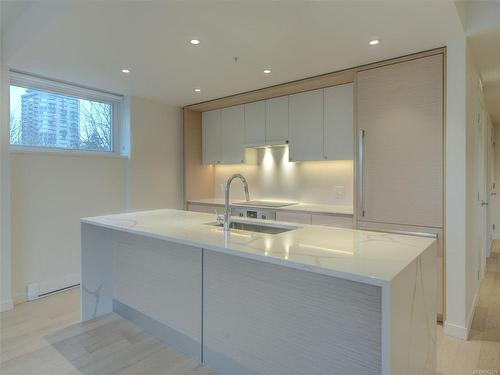 405-550 Michigan St, Victoria, BC - Indoor Photo Showing Kitchen