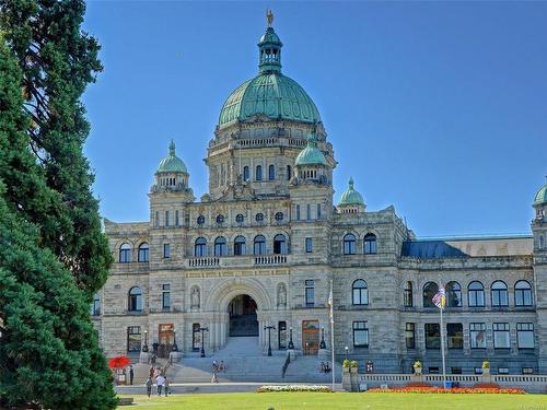 405-550 Michigan St, Victoria, BC - Outdoor With Facade