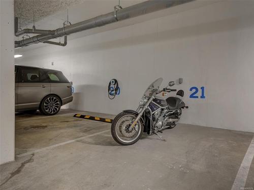 405-550 Michigan St, Victoria, BC - Indoor Photo Showing Garage