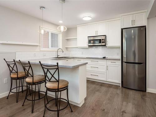 345 Nim Nim Ave, Courtenay, BC - Indoor Photo Showing Kitchen With Upgraded Kitchen