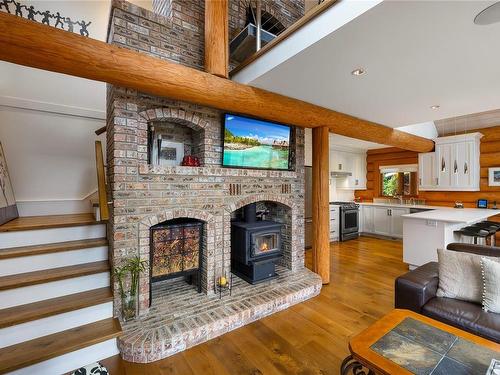 1904 Bonito Cres, Nanoose Bay, BC - Indoor Photo Showing Living Room With Fireplace