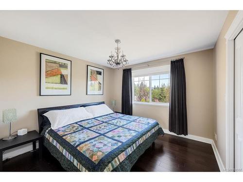 981 Deloume Rd, Mill Bay, BC - Indoor Photo Showing Bedroom
