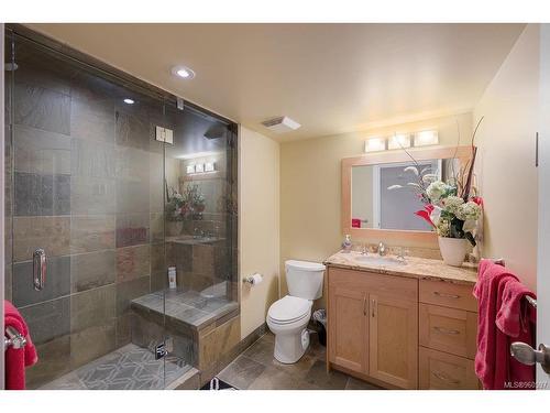 981 Deloume Rd, Mill Bay, BC - Indoor Photo Showing Bathroom