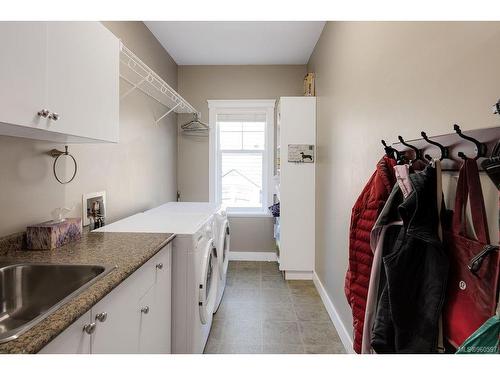 981 Deloume Rd, Mill Bay, BC - Indoor Photo Showing Laundry Room