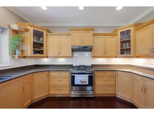 981 Deloume Rd, Mill Bay, BC - Indoor Photo Showing Kitchen