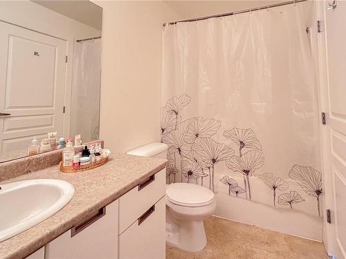 316-870 Short St, Saanich, BC - Indoor Photo Showing Bathroom
