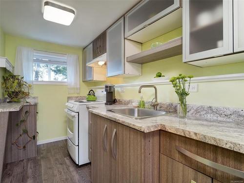 573 Whiteside St, Saanich, BC - Indoor Photo Showing Kitchen