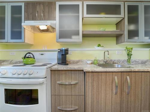 573 Whiteside St, Saanich, BC - Indoor Photo Showing Kitchen