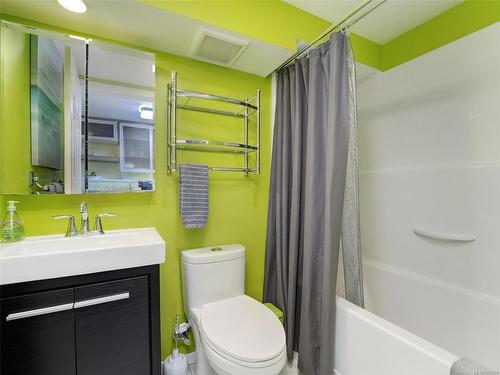 573 Whiteside St, Saanich, BC - Indoor Photo Showing Bathroom
