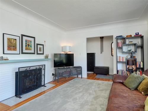 573 Whiteside St, Saanich, BC - Indoor Photo Showing Living Room With Fireplace
