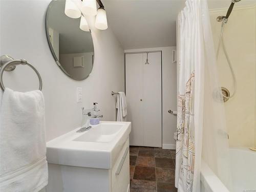 573 Whiteside St, Saanich, BC - Indoor Photo Showing Bathroom