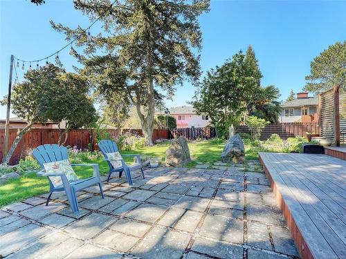 573 Whiteside St, Saanich, BC - Outdoor With Deck Patio Veranda With Backyard