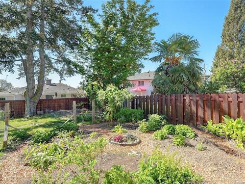 573 Whiteside St, Saanich, BC - Outdoor