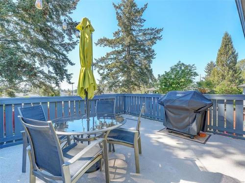 573 Whiteside St, Saanich, BC - Outdoor With Deck Patio Veranda