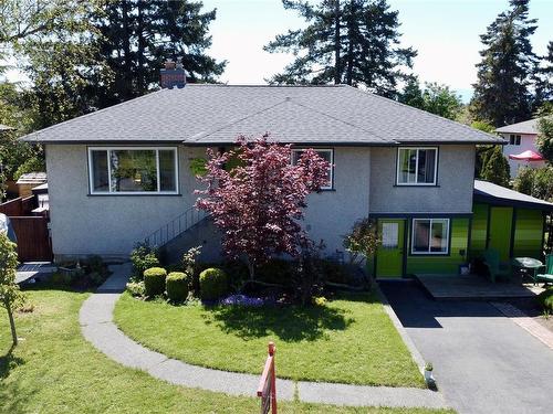 573 Whiteside St, Saanich, BC - Outdoor