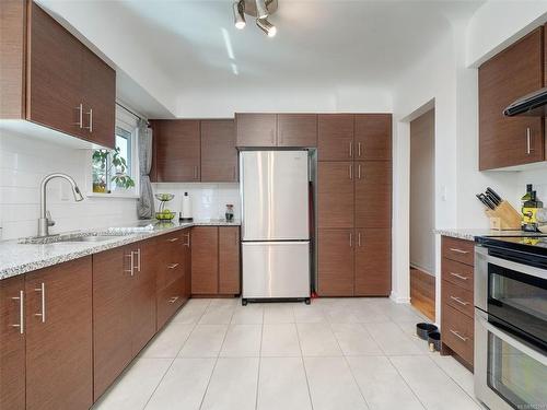 573 Whiteside St, Saanich, BC - Indoor Photo Showing Kitchen