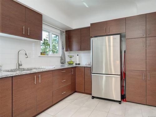 573 Whiteside St, Saanich, BC - Indoor Photo Showing Kitchen