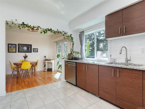 573 Whiteside St, Saanich, BC - Indoor Photo Showing Kitchen