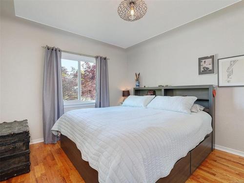 573 Whiteside St, Saanich, BC - Indoor Photo Showing Bedroom