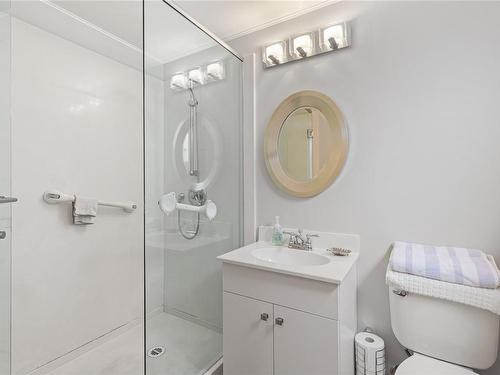 1530 Marban Rd, Nanaimo, BC - Indoor Photo Showing Bathroom