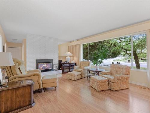 1530 Marban Rd, Nanaimo, BC - Indoor Photo Showing Living Room With Fireplace