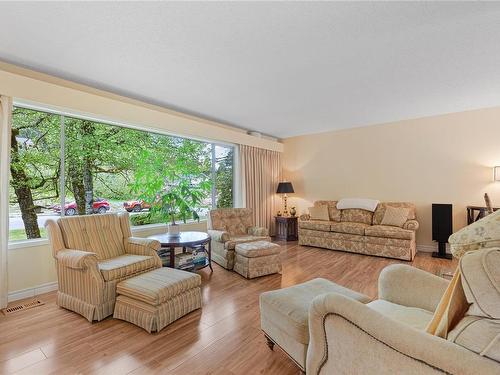 1530 Marban Rd, Nanaimo, BC - Indoor Photo Showing Living Room