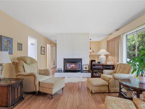 1530 Marban Rd, Nanaimo, BC - Indoor Photo Showing Living Room With Fireplace