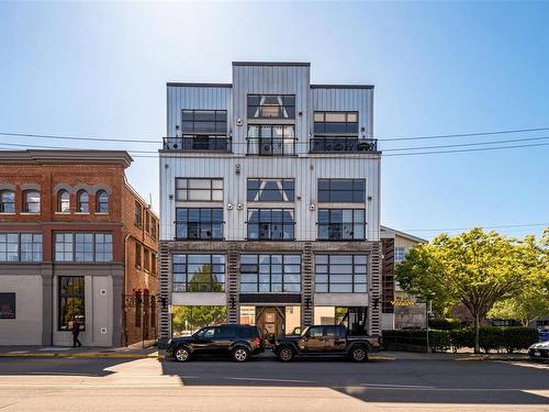 302-555 Chatham St, Victoria, BC - Outdoor With Balcony With Facade