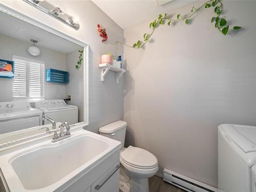 4-941 Malone Rd, Ladysmith, BC - Indoor Photo Showing Laundry Room