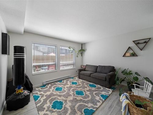 4-941 Malone Rd, Ladysmith, BC - Indoor Photo Showing Living Room