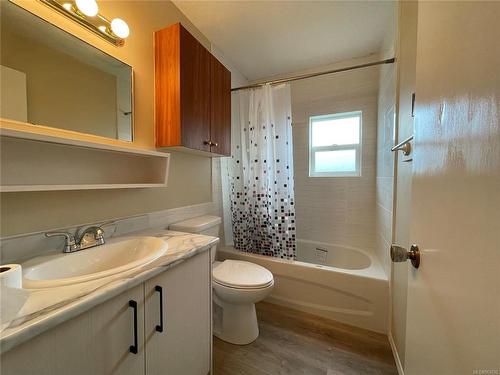 3705 14Th Ave, Port Alberni, BC - Indoor Photo Showing Bathroom