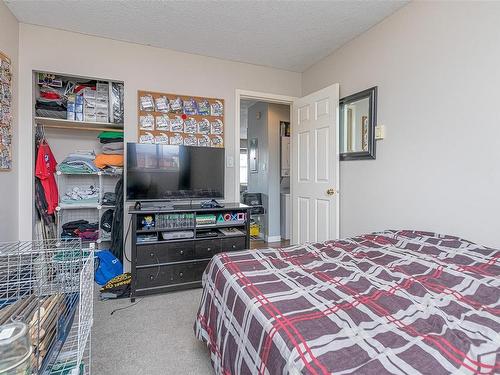 205-2525 Dingwall St, Duncan, BC - Indoor Photo Showing Bedroom