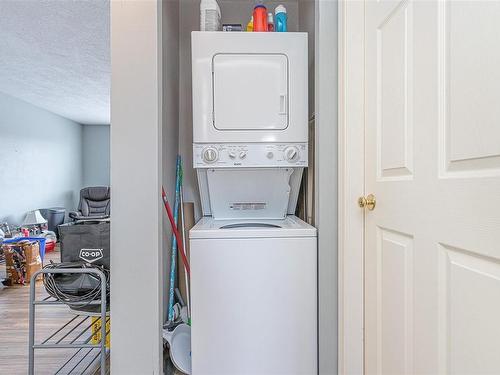 205-2525 Dingwall St, Duncan, BC - Indoor Photo Showing Laundry Room