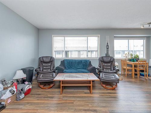 205-2525 Dingwall St, Duncan, BC - Indoor Photo Showing Living Room