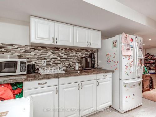 4188 Martlen Cres, Mississauga, ON - Indoor Photo Showing Kitchen