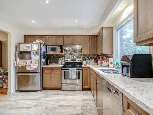 4188 Martlen Cres, Mississauga, ON - Indoor Photo Showing Kitchen With Double Sink